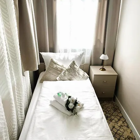 Sunny Rose 住宿加早餐酒店 斯维诺乌伊希切