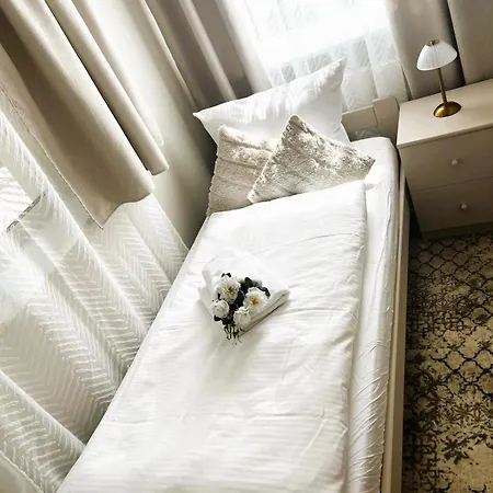 Sunny Rose Bed & Breakfast