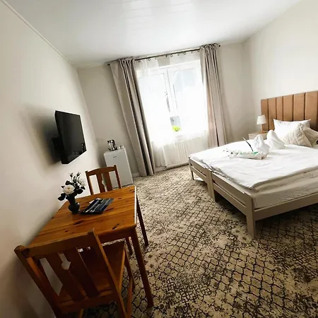 住宿加早餐酒店 Sunny Rose 斯维诺乌伊希切