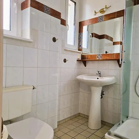 Sunny Rose Bed & Breakfast 3*